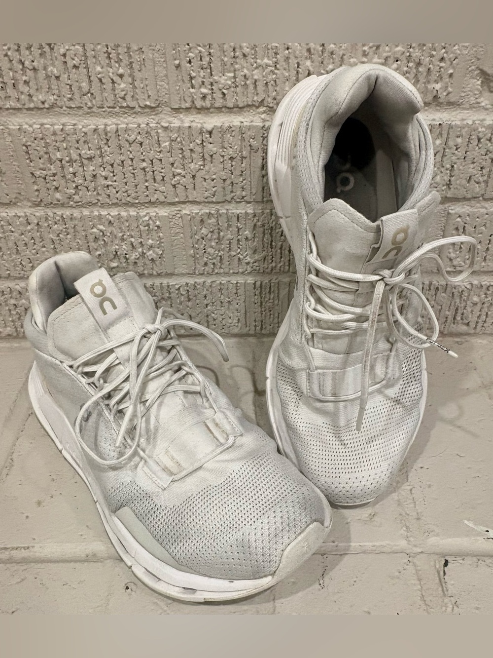 On Cloudnova Off White Running Sneakers Women’s 10 Good Used Condition